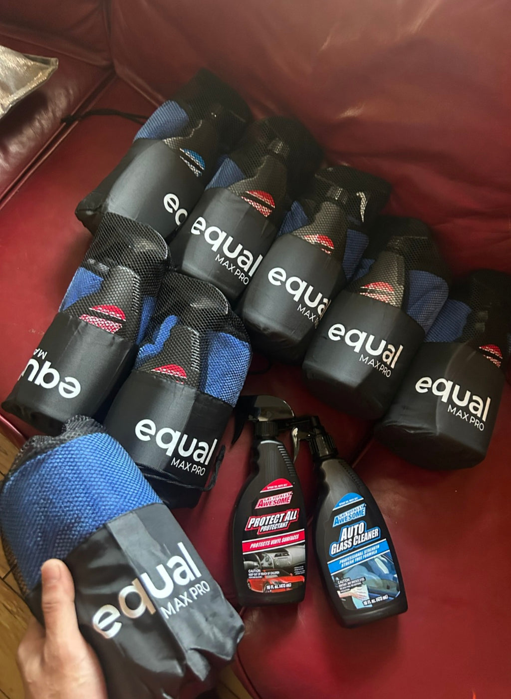 Equal Max

Pro Interior Detailer

Microfiber Towels (1)

Interior Protectant

Spray (295 ml), Red Bottle